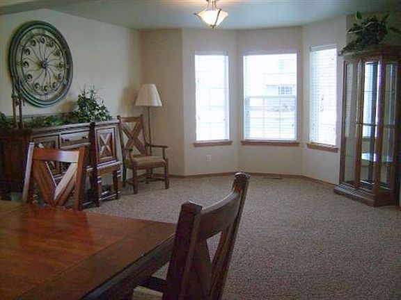 4th image of 80 Chapelwood Ave