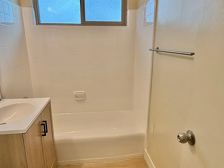 Village Glen Apartments — Photo 12