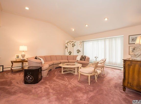 3rd image of 912 Park Ct