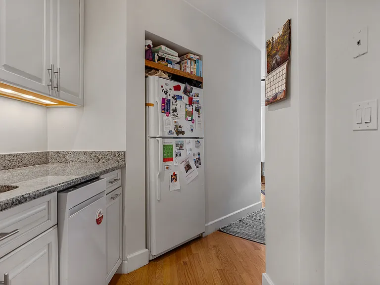13 Harvard St #2 — Photo 10