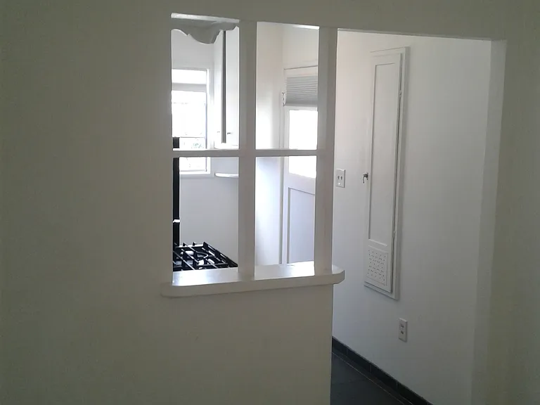 1086 43rd St #4 — Photo 2
