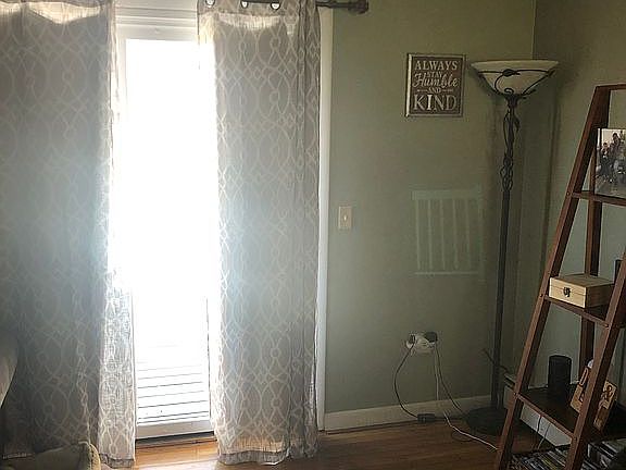 Living Room/Slider
