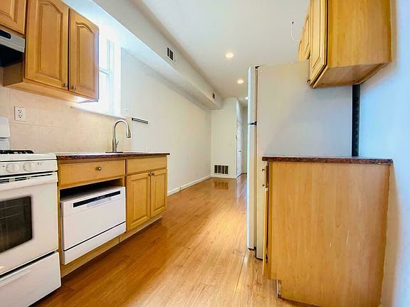2nd image of 30 Driggs Ave #3RF