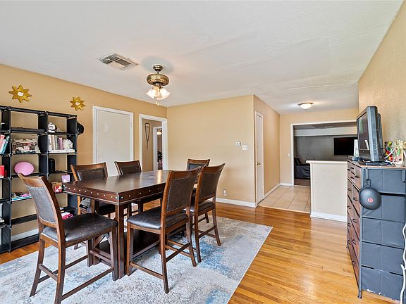 3rd image of 1401 Susan St