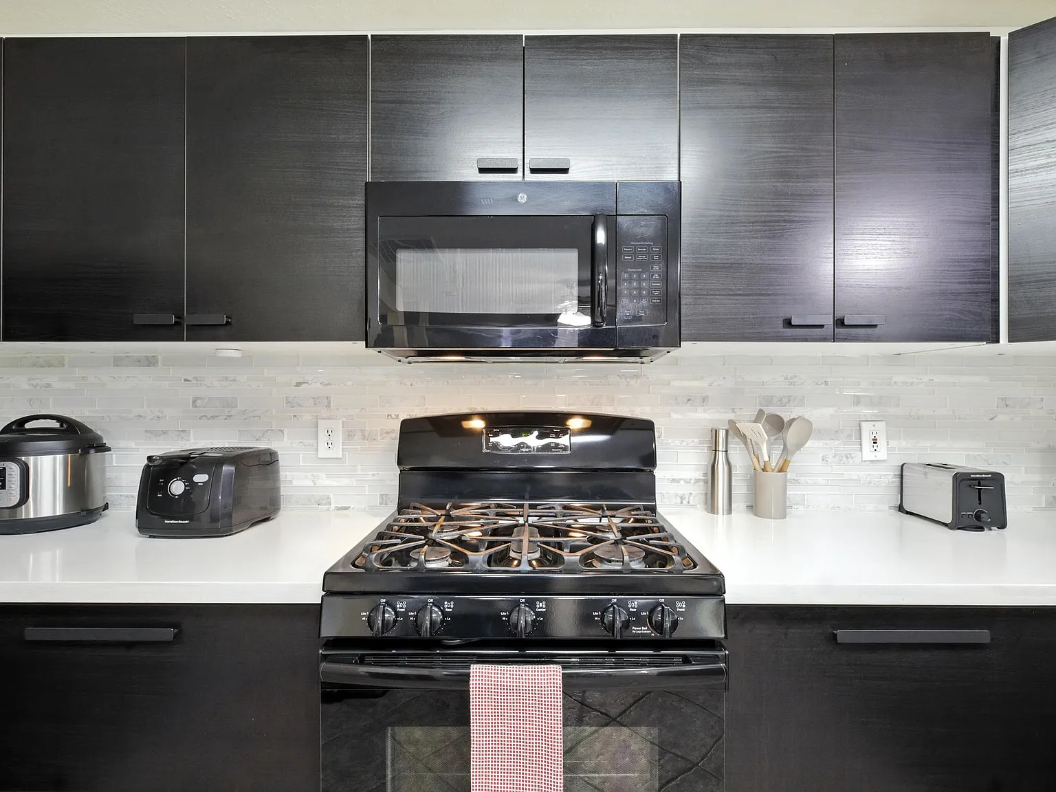 4 bed, 2774 sqft, $2,700 — Photo 3