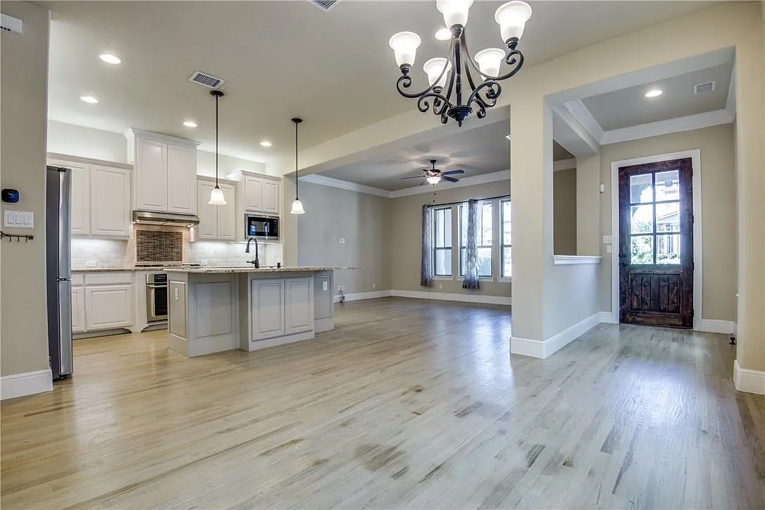 3 bed, 2.5 bath, 2224 sqft, $4,400 — Photo 4