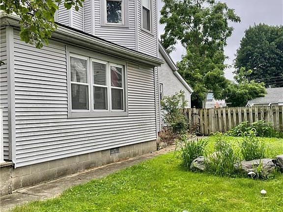 3rd image of 212 Harrison Ave