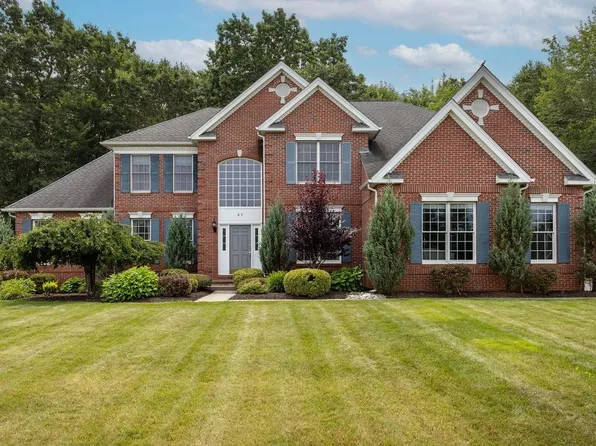 47 Bridle Ridge Dr, North Grafton, MA 01536