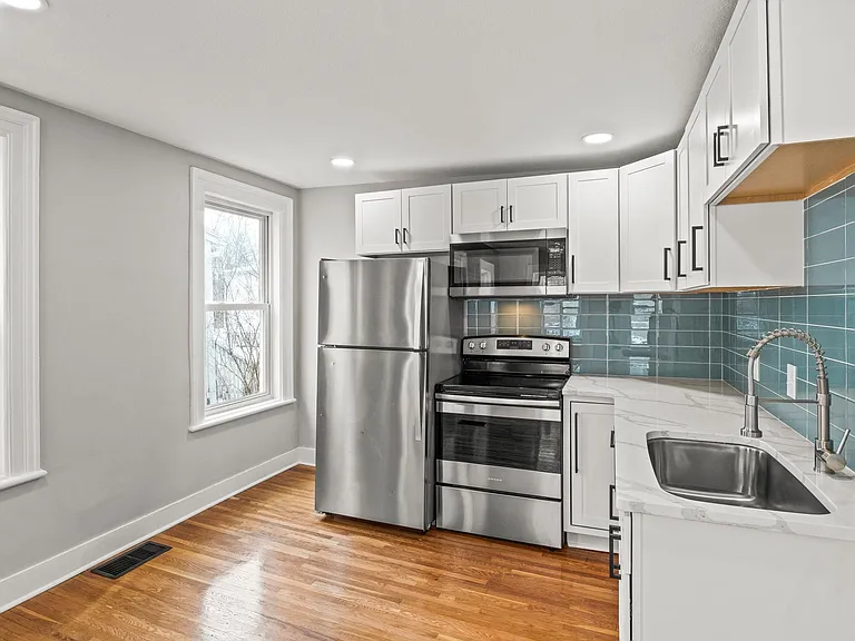 132 E Main St #STUDIO — Photo 6