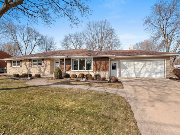 1302 E Lincoln Ave, Little Chute, WI 54140