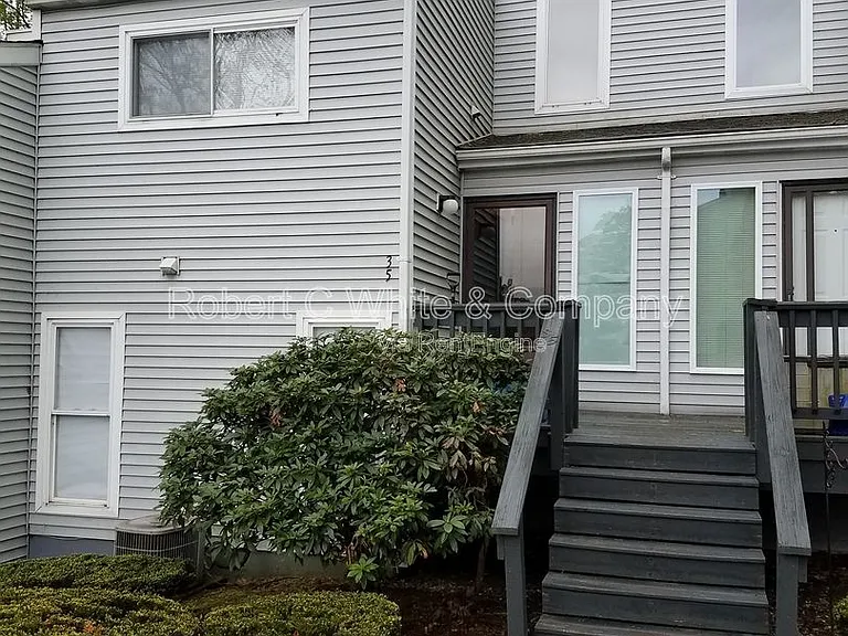 35 Glenview Dr — Photo 1