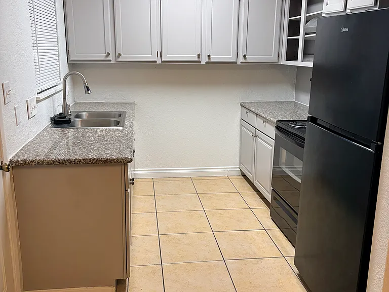 4392 Springdale Ct — Photo 3