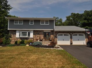 62 Valley Vale Dr, Old Bridge, NJ 08857