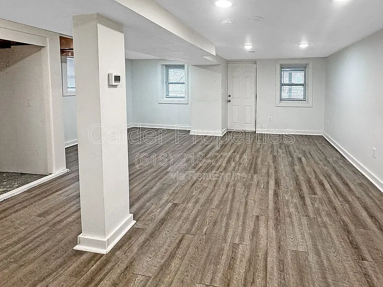 1712 Michigan St NE — Photo 16