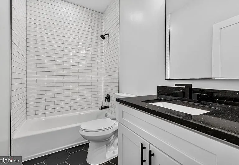 213 Seaton Pl NE #2 — Photo 24