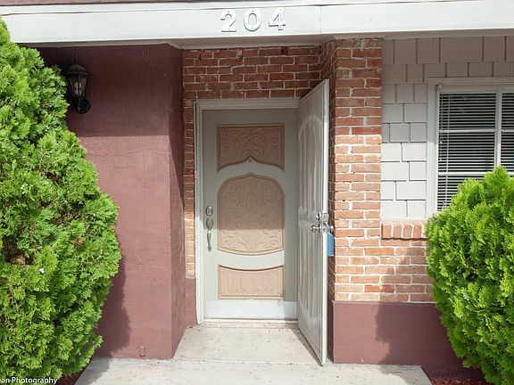 4th image of 204 Princeton Dr