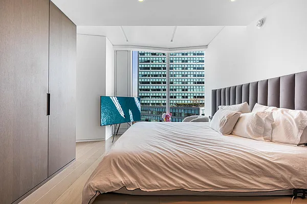 Rented by BARNES New York | media 10