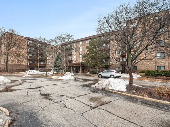 700 Wellington Ave Unit 207, Elk Grove Village, IL 60007