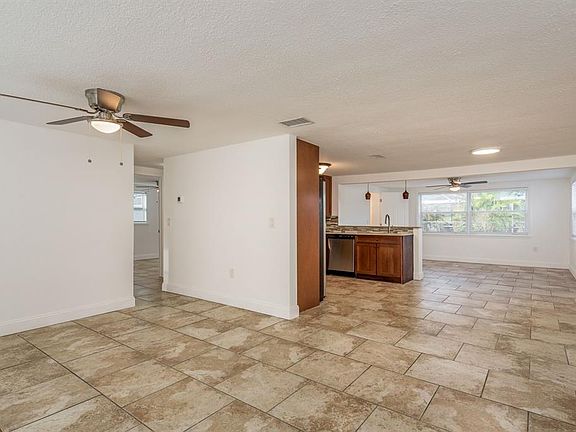 4th image of 4233 Belle Isle Ct