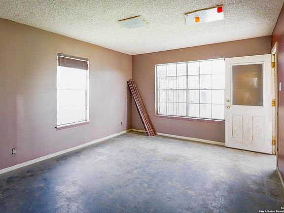 4th image of 440 HORACE ST