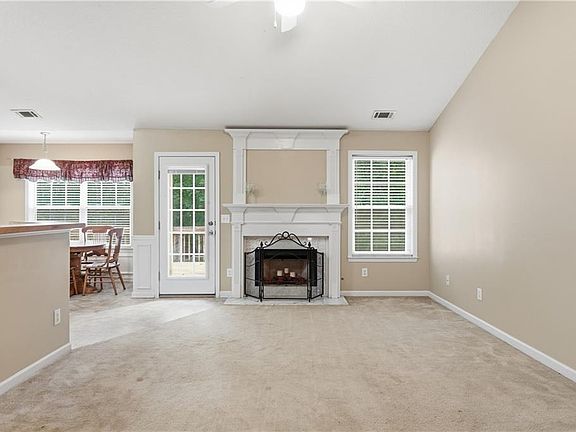 4th image of 234 Dogwood Ln SE