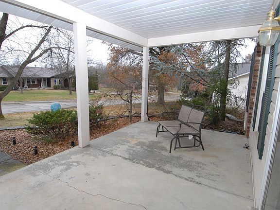 4th image of 4 Oak Park Dr