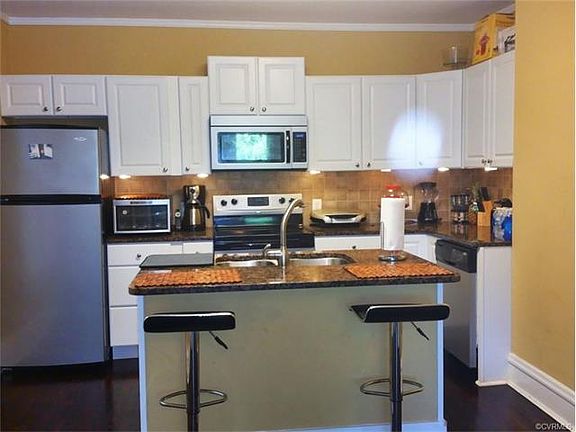 4th image of 3202 Detroit Ave