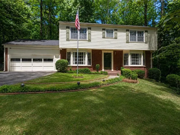 92 Brandon Ridge Dr, Sandy Springs, GA 30328