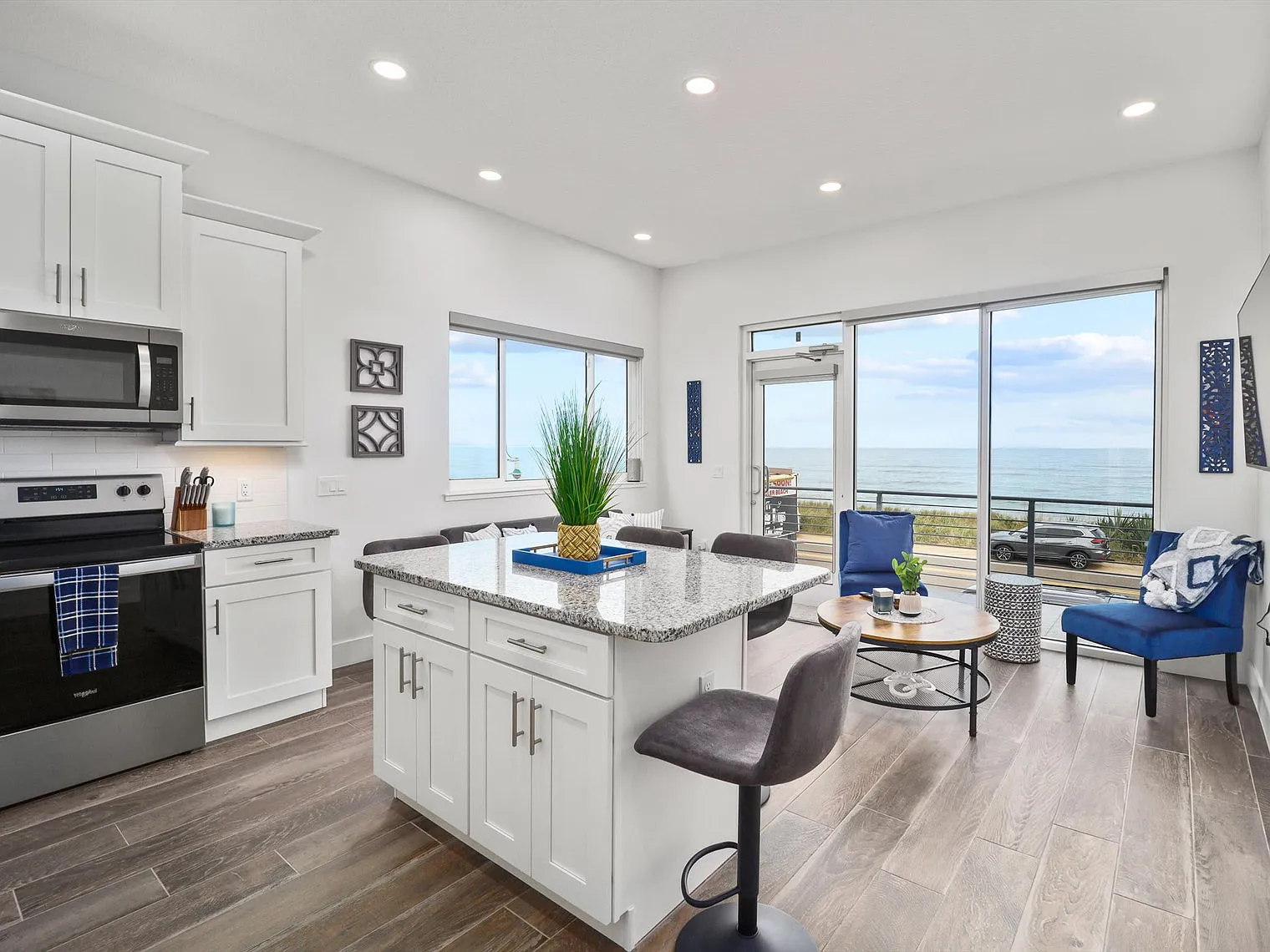 2 bed, 2.0 bath, 1345 sqft, $6,871 — Photo 3