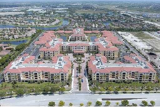 4th image of 16135 Emerald Estates Dr APT 463