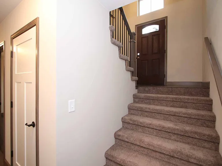 300 Olyvia Dr — Photo 20