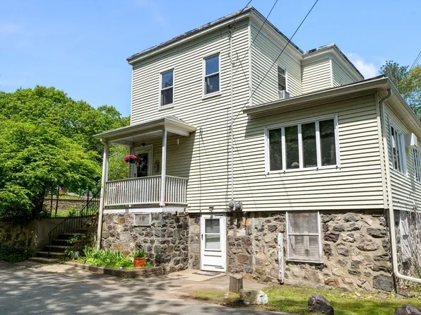 55 Beachview Ter, Malden, MA 02148