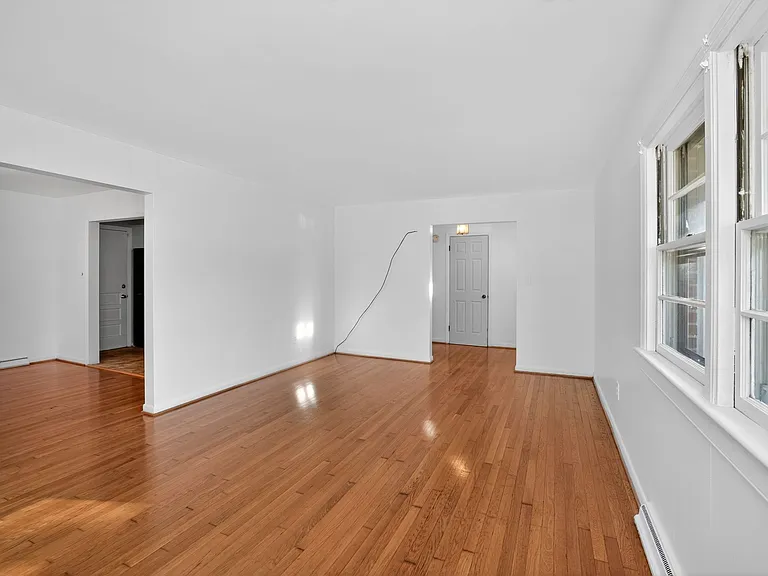 1009 Elliott Ave — Photo 5