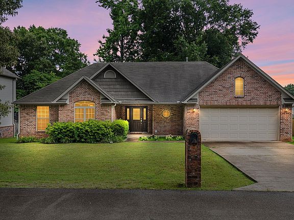 3rd image of 1032 Golden Hills Dr