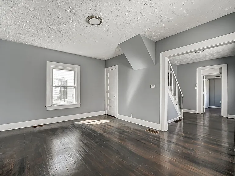 1257 Leonhard St — Photo 8