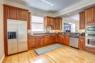 3rd image of 1919 E Broad St Unit B