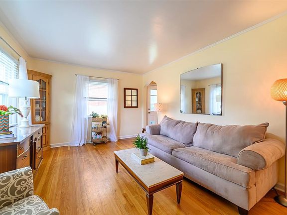 2nd image of 28 E Lakeside Ave