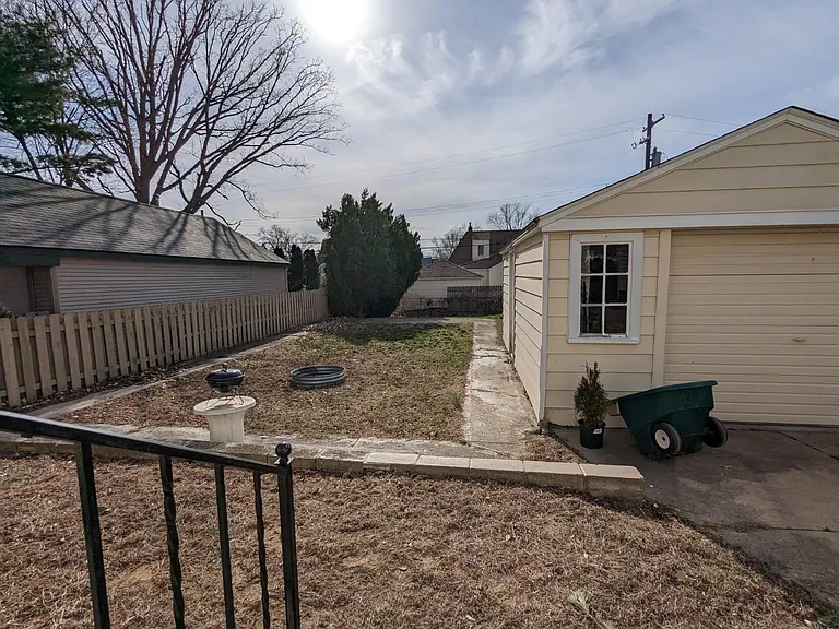 2232 Boldt St — Photo 17