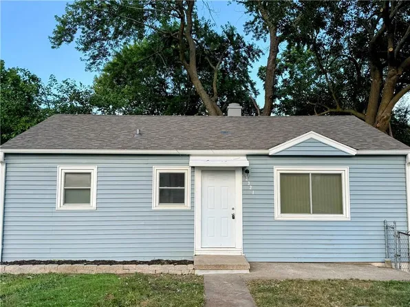 2321 Englewood Ct, Independence, MO 64052