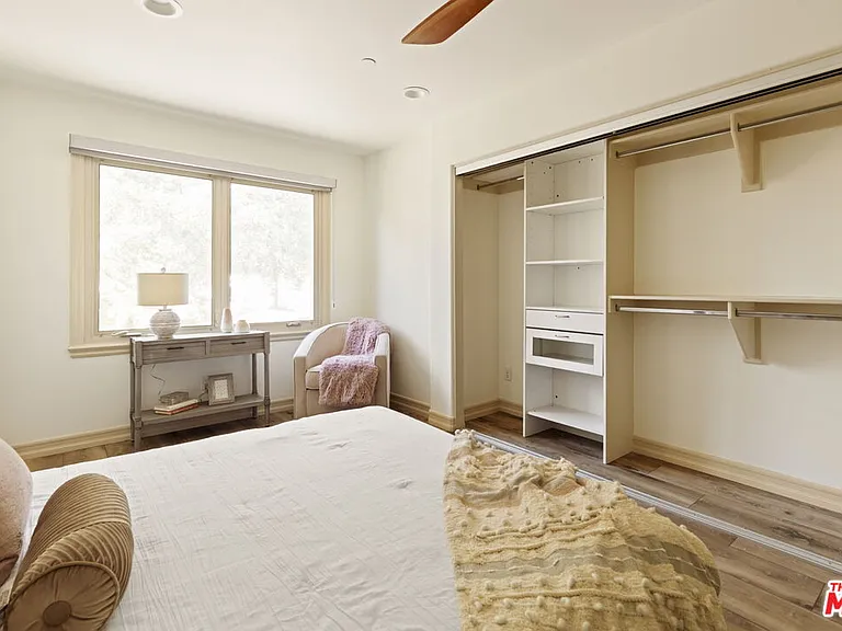 272 N Chester Ave #101 — Photo 32