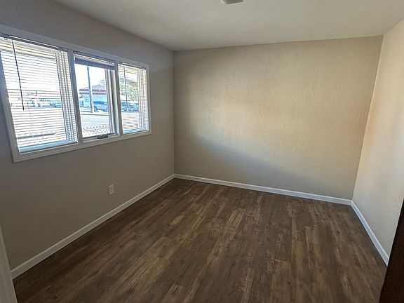 4th image of 205 N Shamrock St APT B