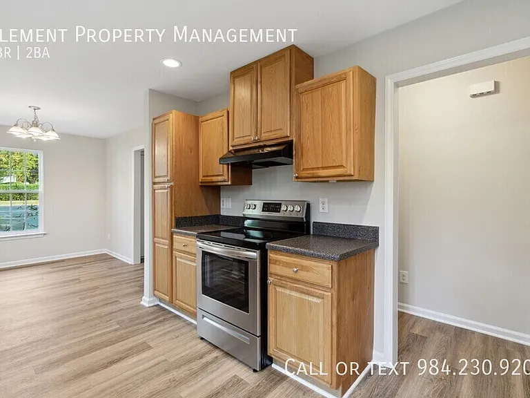 338 E Spring St — Photo 12