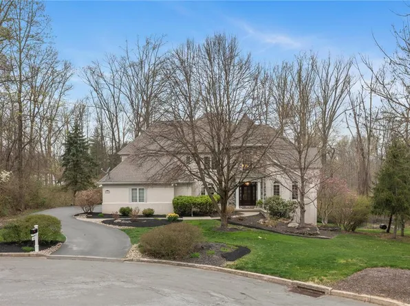 5202 Northwood Dr, Center Valley, PA 18034