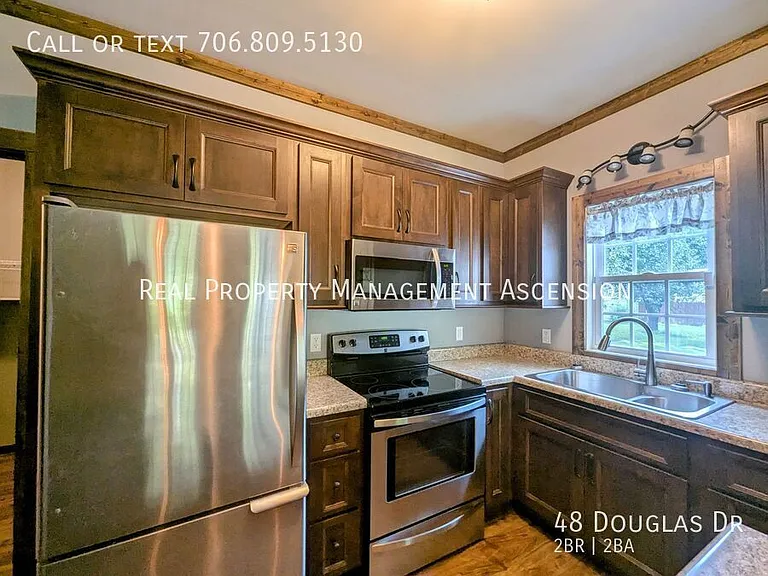 48 Douglas Dr — Photo 2