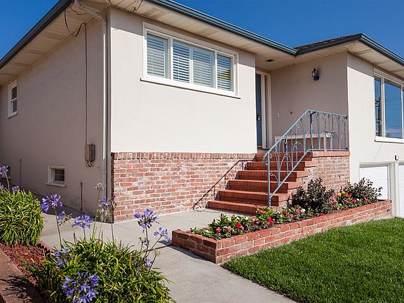 3rd image of 6 Lilac Ln