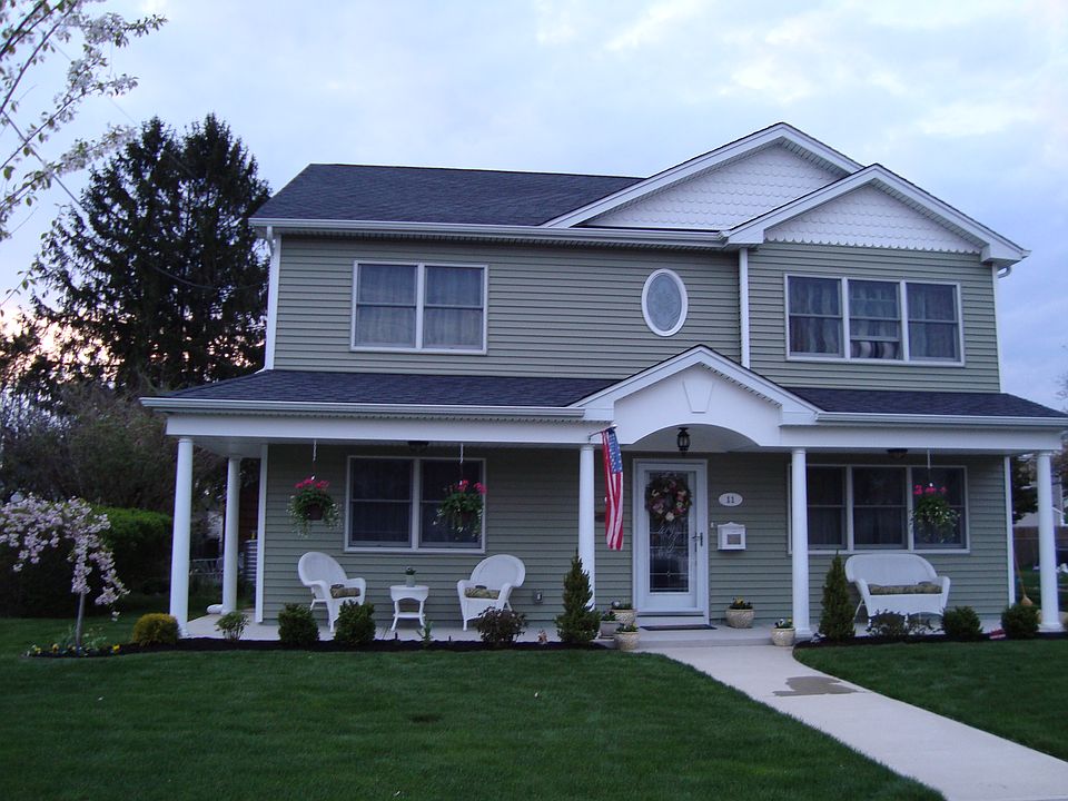 1st image of 11 Violet Ave