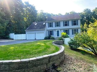 21 Whippoorwill Dr, Gales Ferry, CT 06335