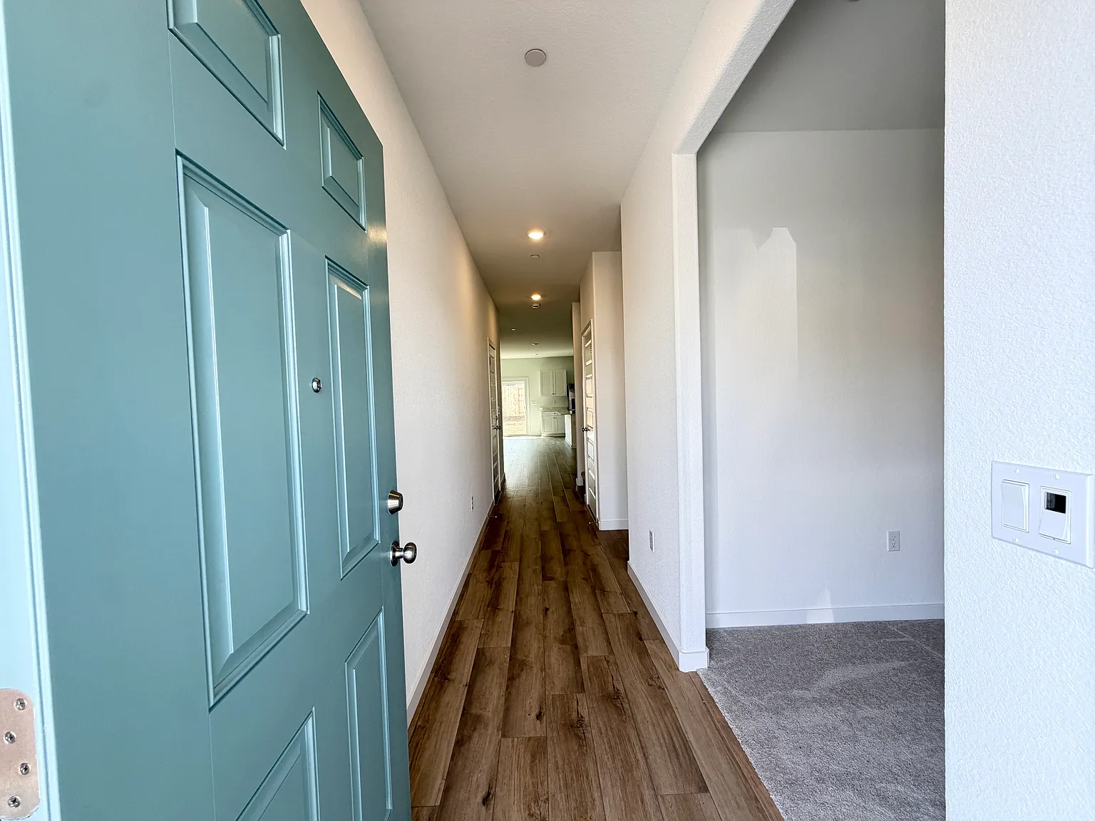 5 bed, 3.5 bath, 2623 sqft, $4,295 — Photo 3