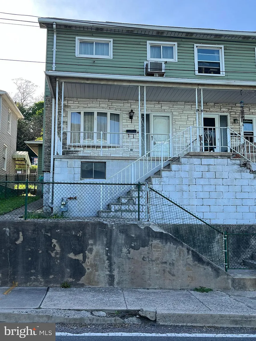 407 Pratt St photo 1