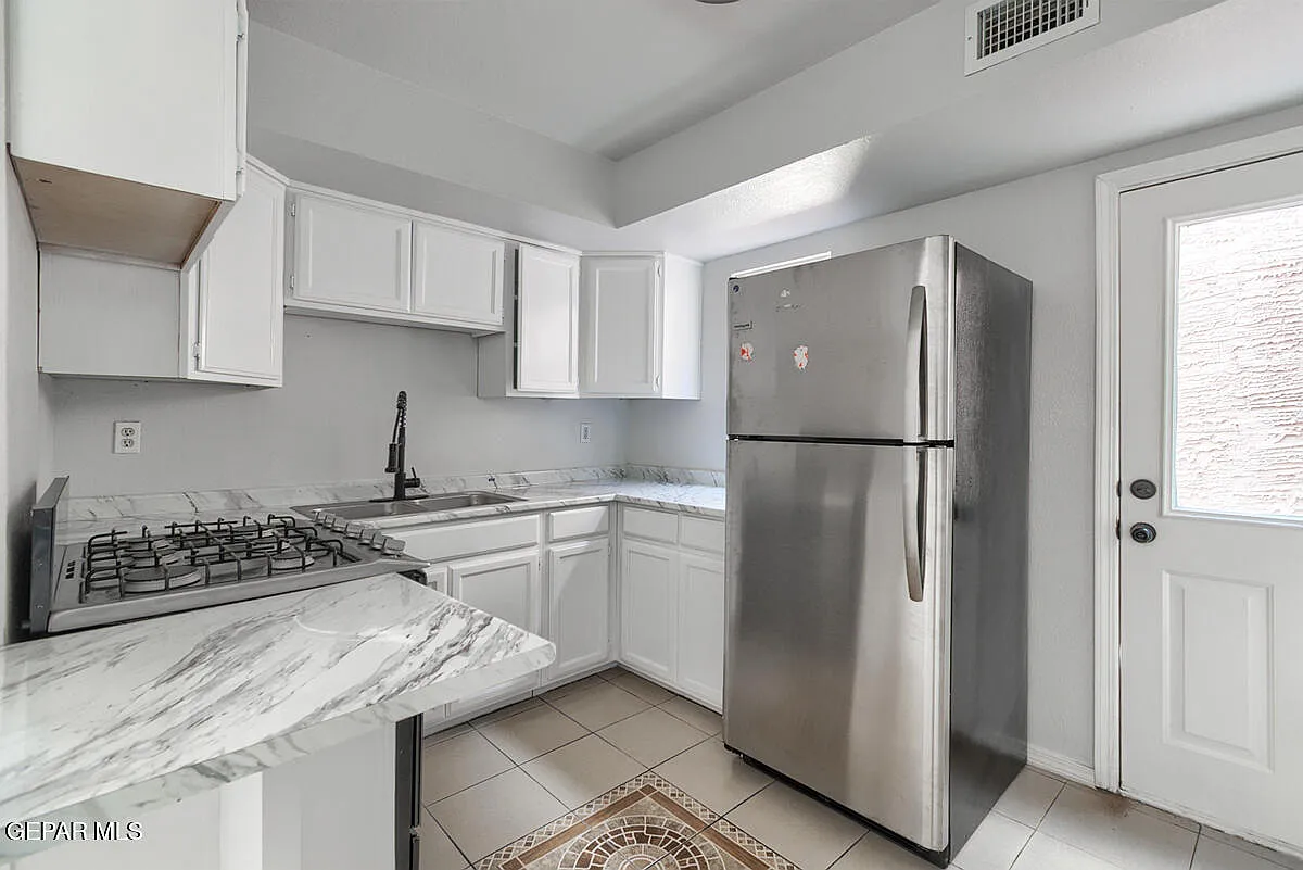 3 bed, 2.0 bath, 1286 sqft, $1,350 — Photo 4